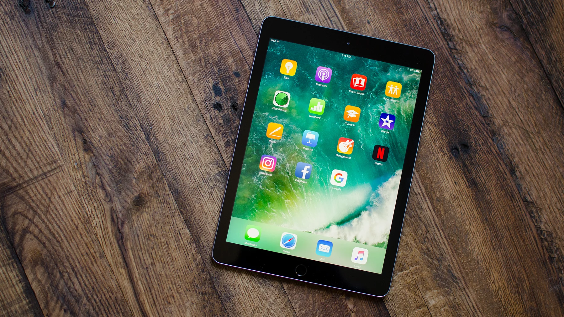 A first look at the refreshed-for-2017 iPad