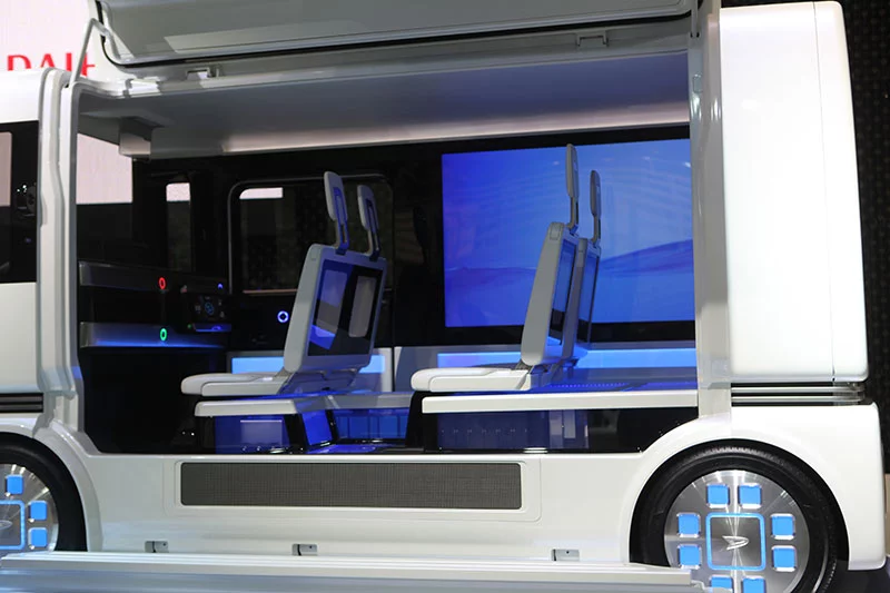 Daihatsu "shoCase" hybrid concept vehicle