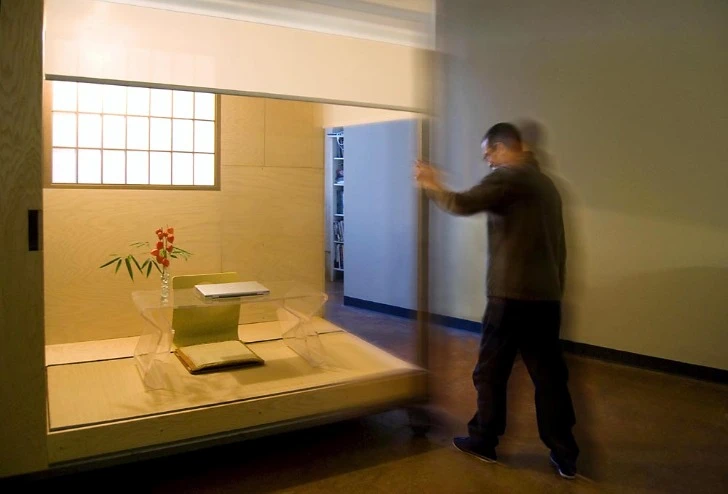 The four corner-based wheels allow the loft cube to be repositioned easily around the room to create more space, or to be aligned with the different phases of the moon