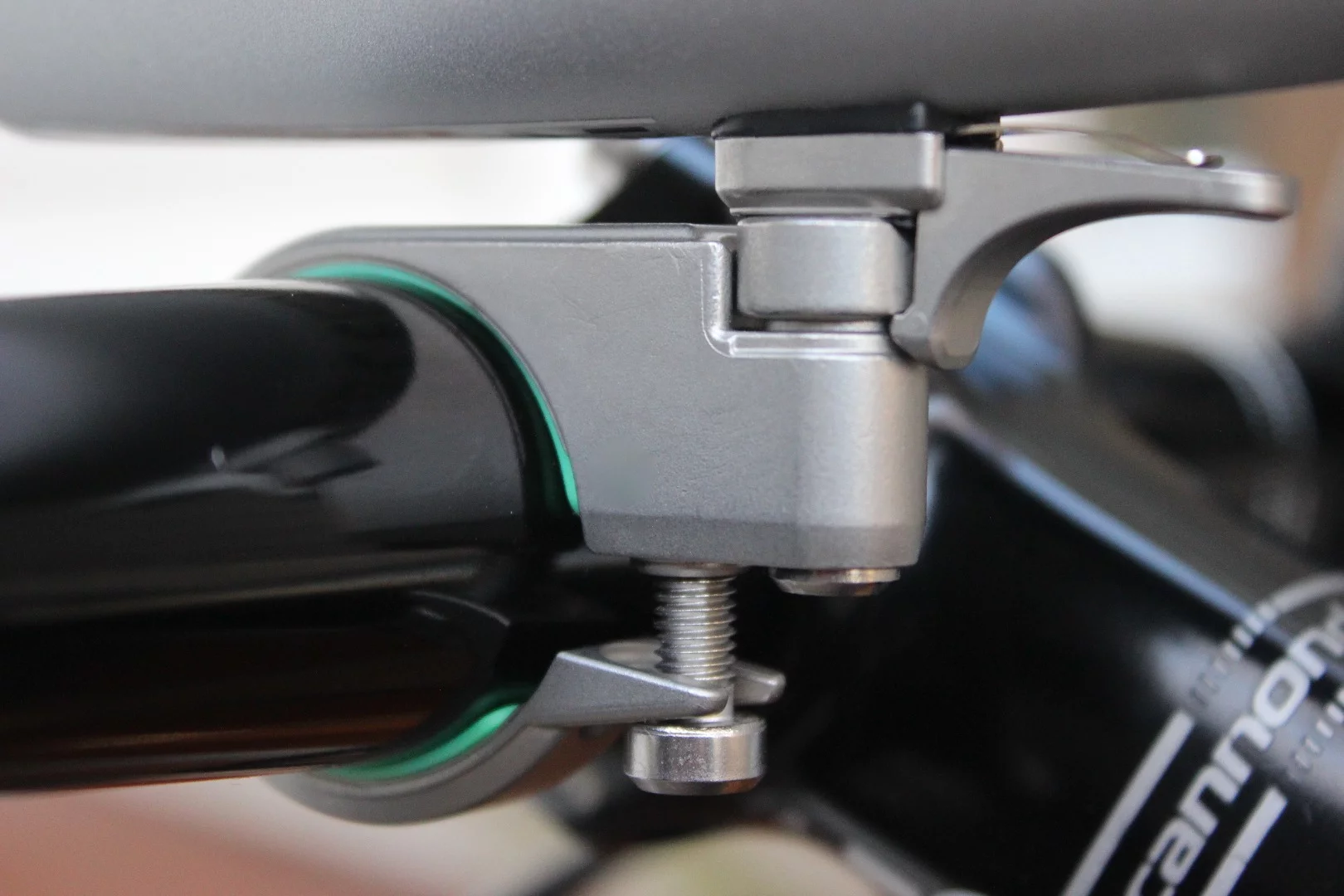 The Laserlight's swanky construction extends to the marine-grade steel handlebar mount, from which the headlight can be quickly released when not in use