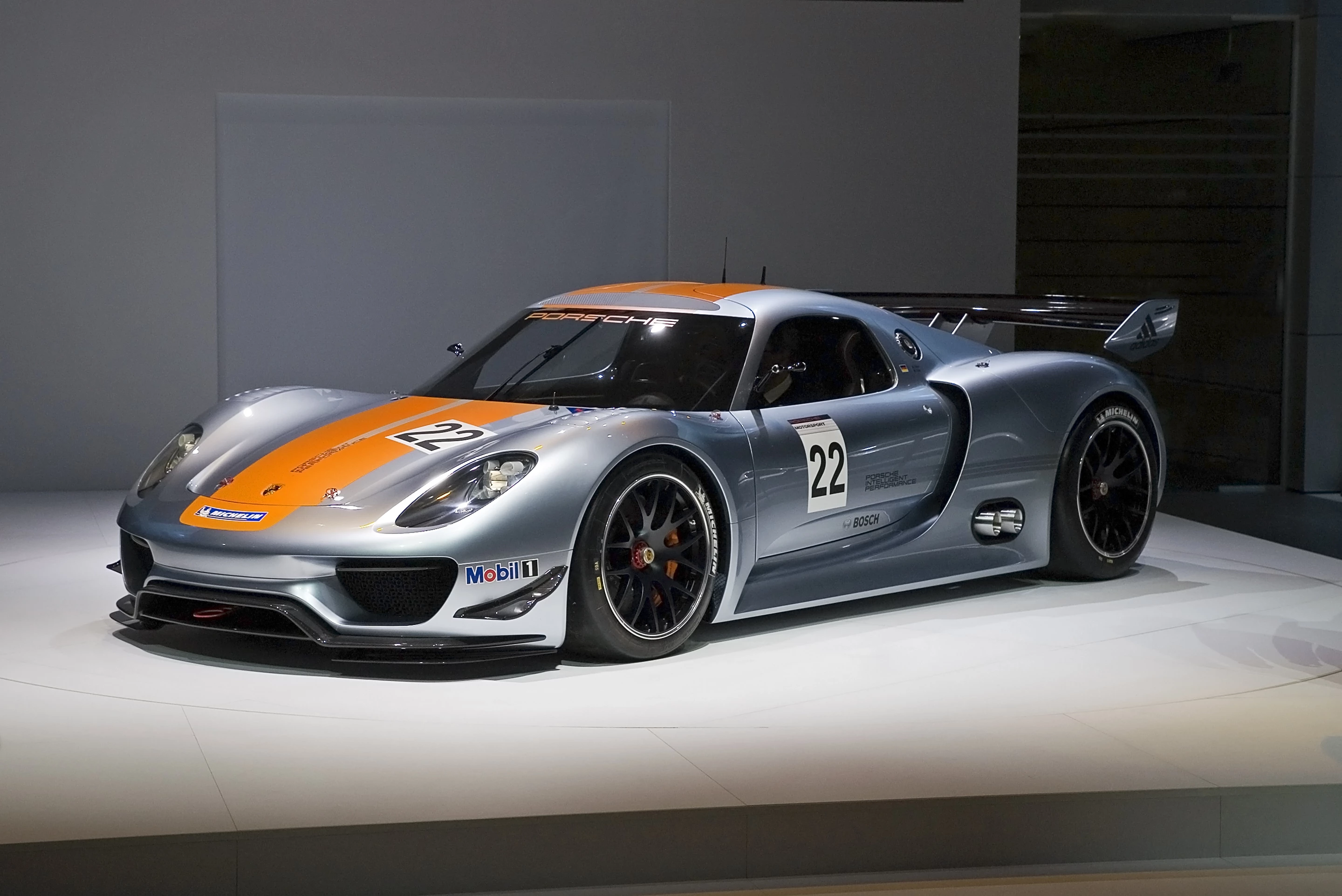 The first update to the 918 concept, the RSR shares technology with Porsche's GT3 R hybrid race car