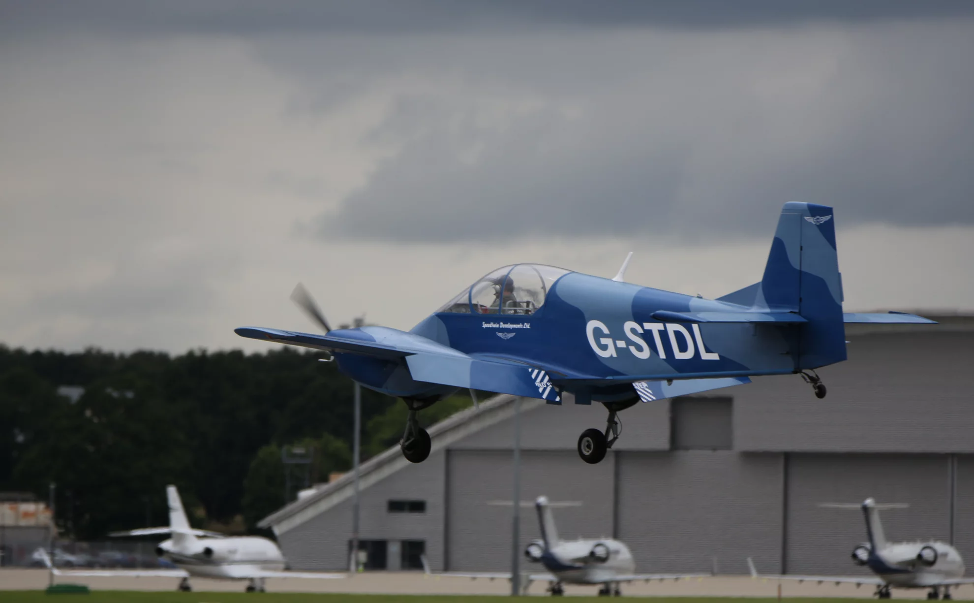 Flight of the Phillips ST2 Speedtwin (Photo: Gizmag)