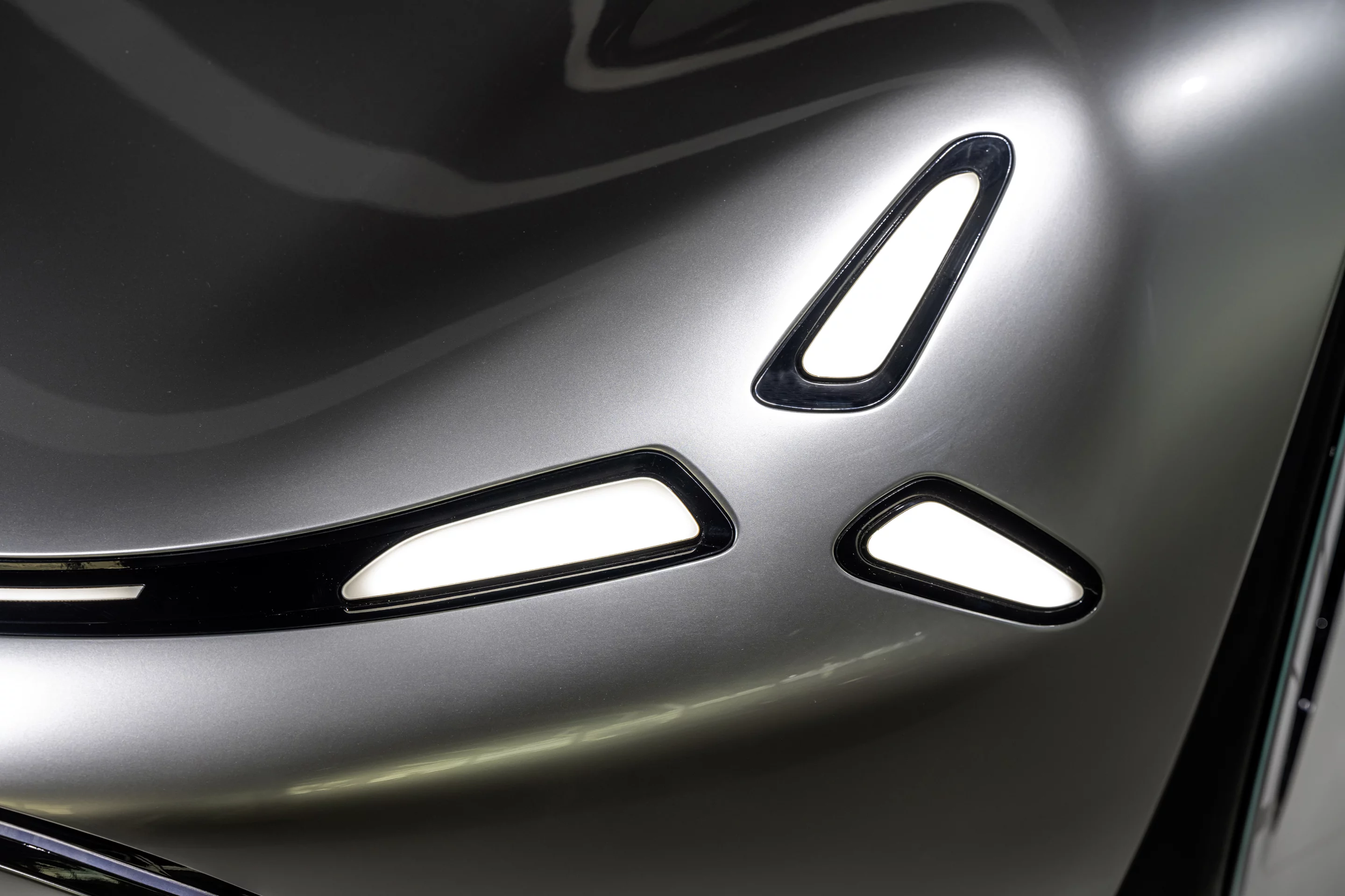 The three-pointed star headlights incorporate Mercedes logo directly into the car design and promise to be part of Mercedes design future