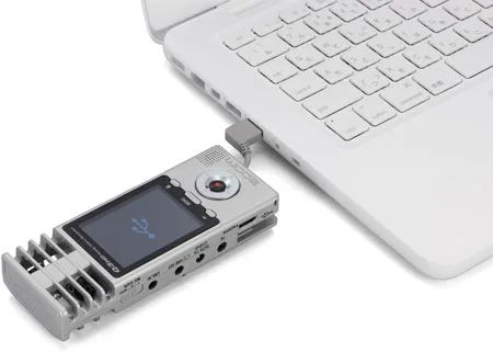 The USB 2.0 port on the Q3HD comes with a built-in cable