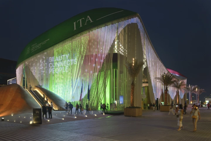The Italian Pavilion building at Expo Dubai 2020's facade has integrated LED lighting that can be used to display messages
