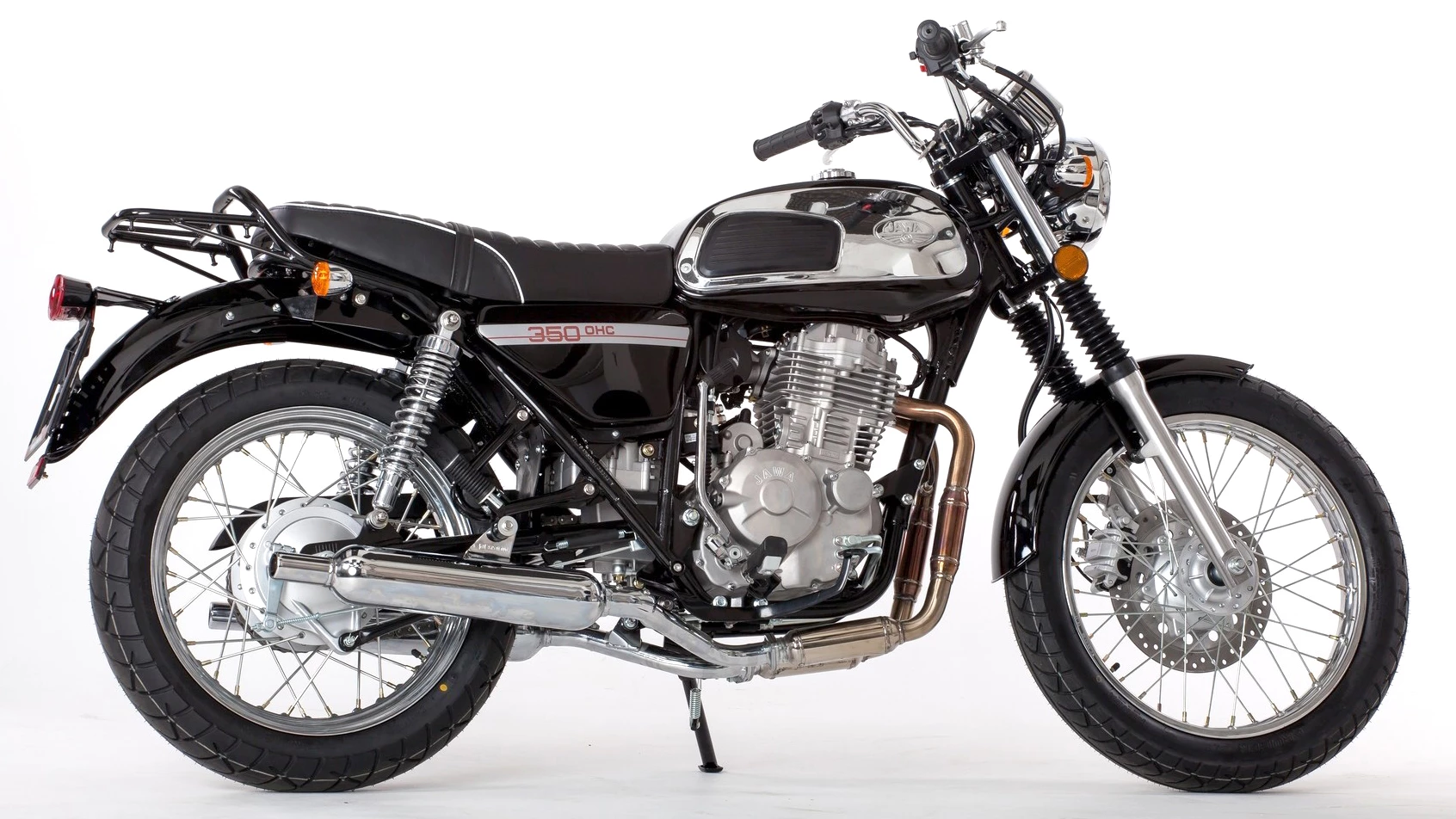 The first new Jawa in years was released in May 2017 in the form of a 350 OHC single with twin exhausts, just as the split port Jawa two-strokes of yesteryear had featured.