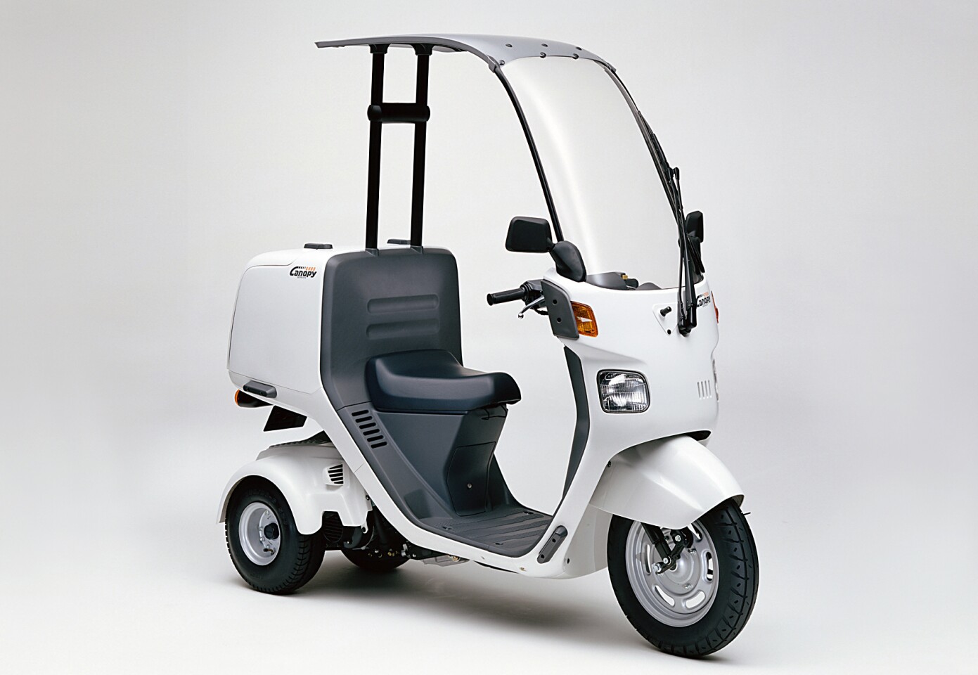 Honda’s 50cc threewheeled Gyro cargo scooter