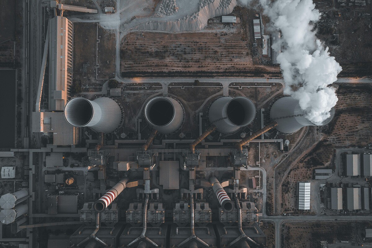 Global emissions peak again – but dozens of nations are cutting carbon