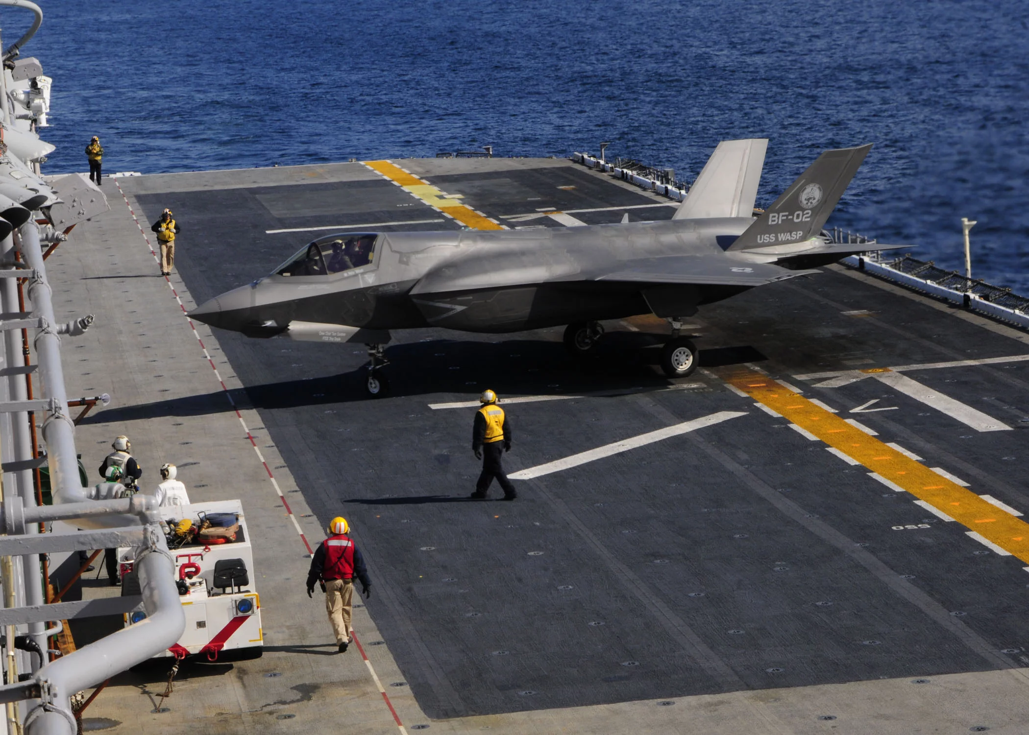 An F-35B Lightning II makes the first vertical landing on a flight deck at sea (Photo: U.S. Navy/Seaman Natasha R. Chalk)