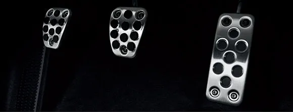 The pedals in the S660