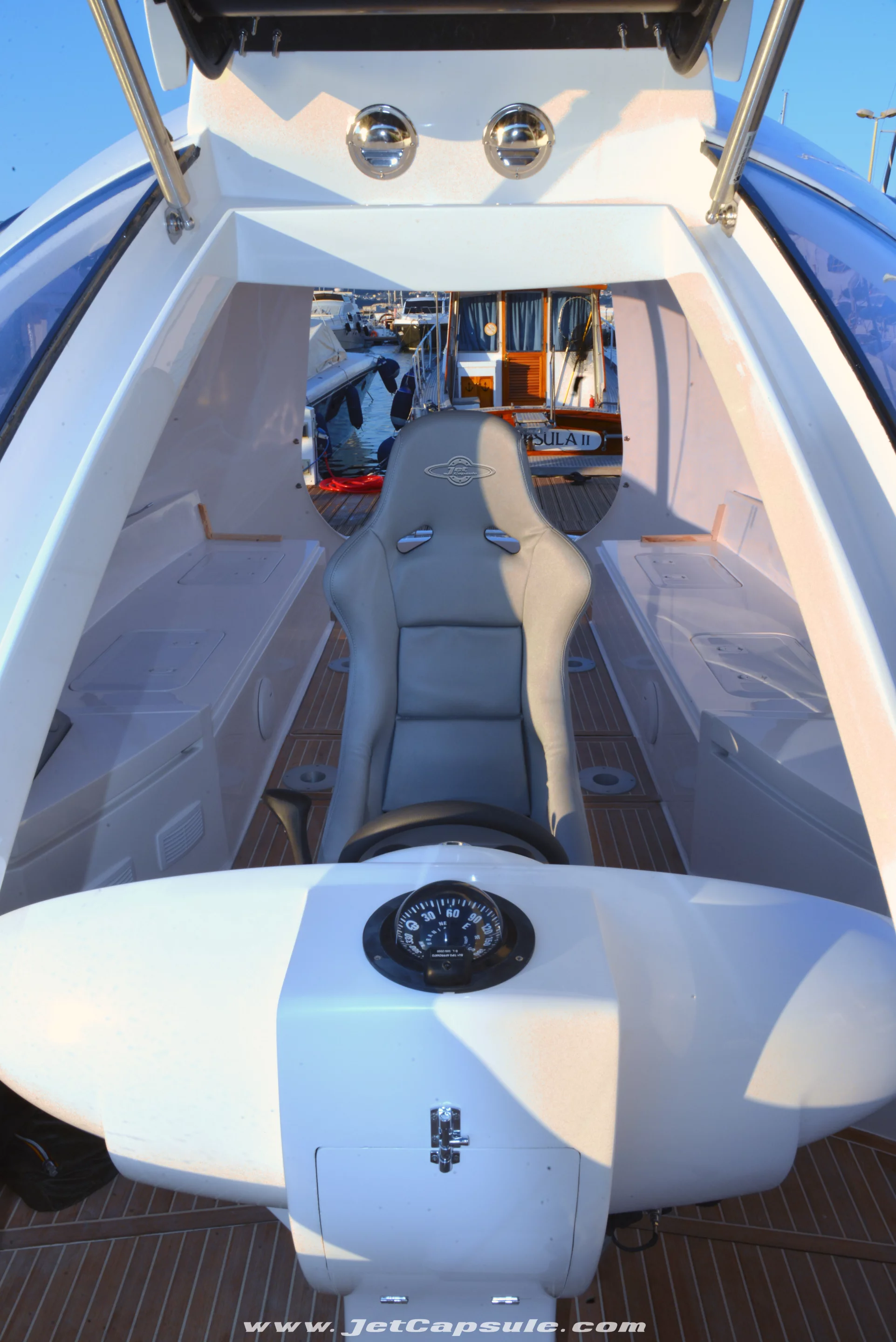 The captains's chair on board of the Jet Capsule