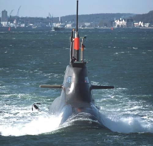 The diesel propulsionsystem is combined withan air independent propulsion(AIP) system, used for silent slow cruising