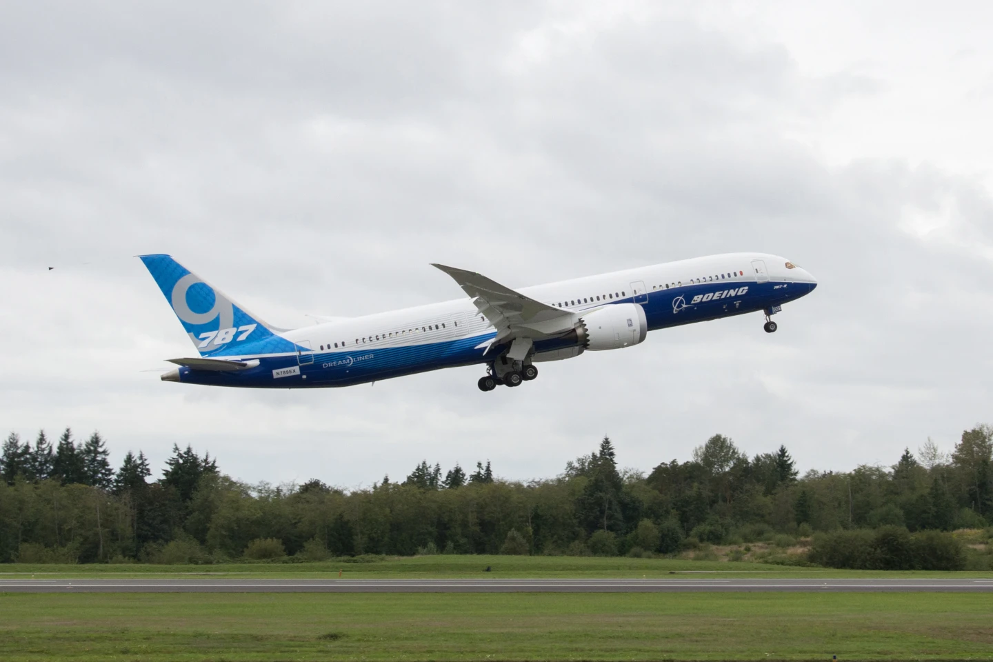 Boeing's 787-9 Dreamliner takes off from Paine Field in Everett, Washington (Photo: Boeing)