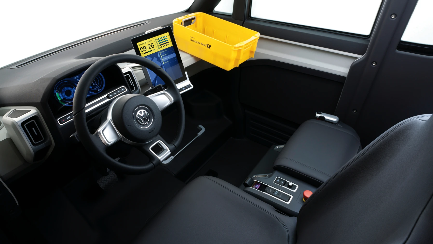 eT! can be driven via a 'drive stick' from the passenger's side, the side of the vehicle that faces the sidewalk and therefore the working area of the delivery person.
