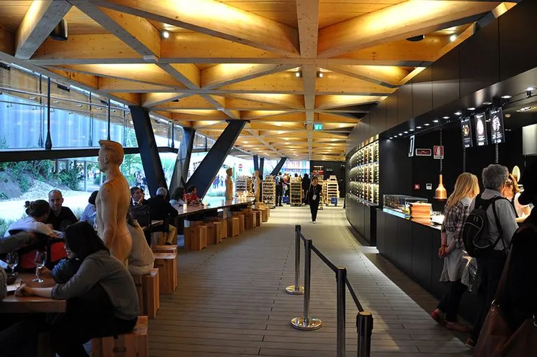 The “El Amor de Chile” restaurant offers visitors the chance to taste some local Chilean specialties and wine