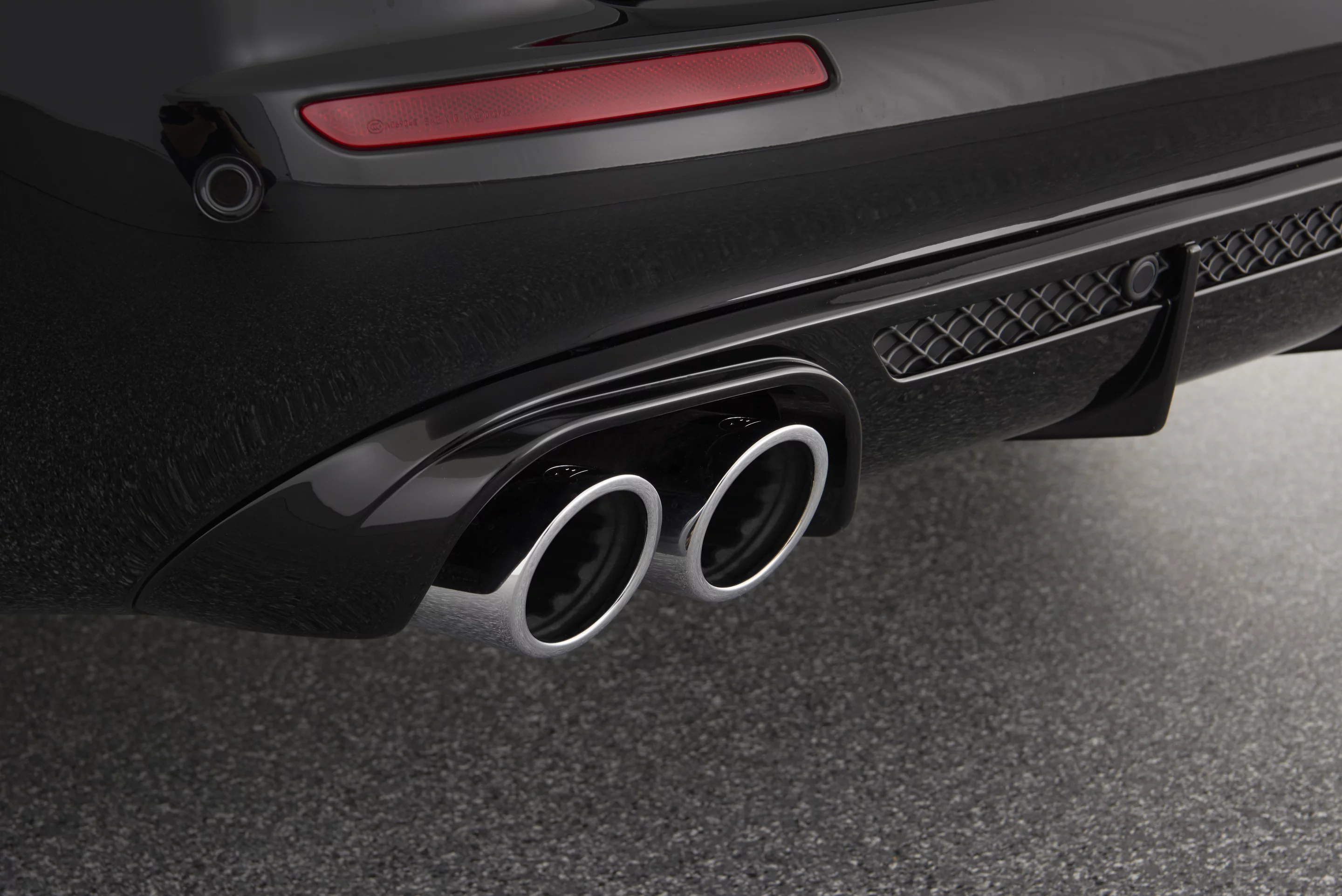 There are quad exhaust pipes on the Brabus E-Class Estate