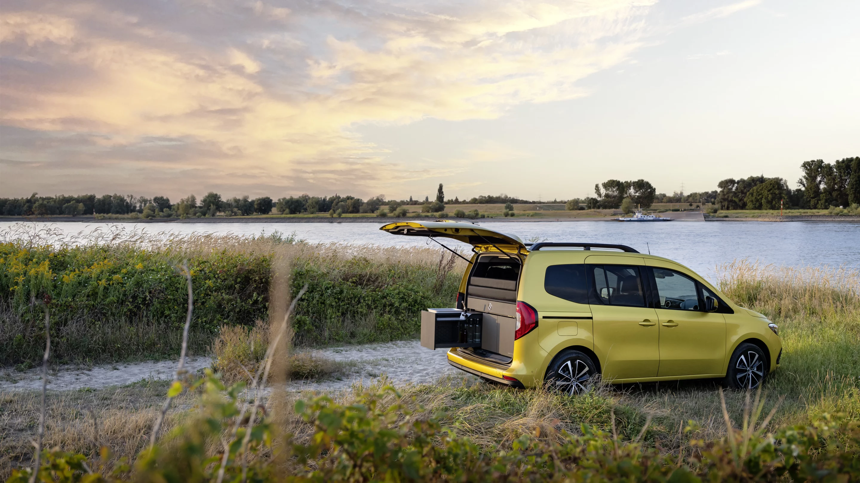 With the Marco Polo Module, the T-Class becomes a nimble micro-camper that can explore wide-open spaces and tight city streets alike