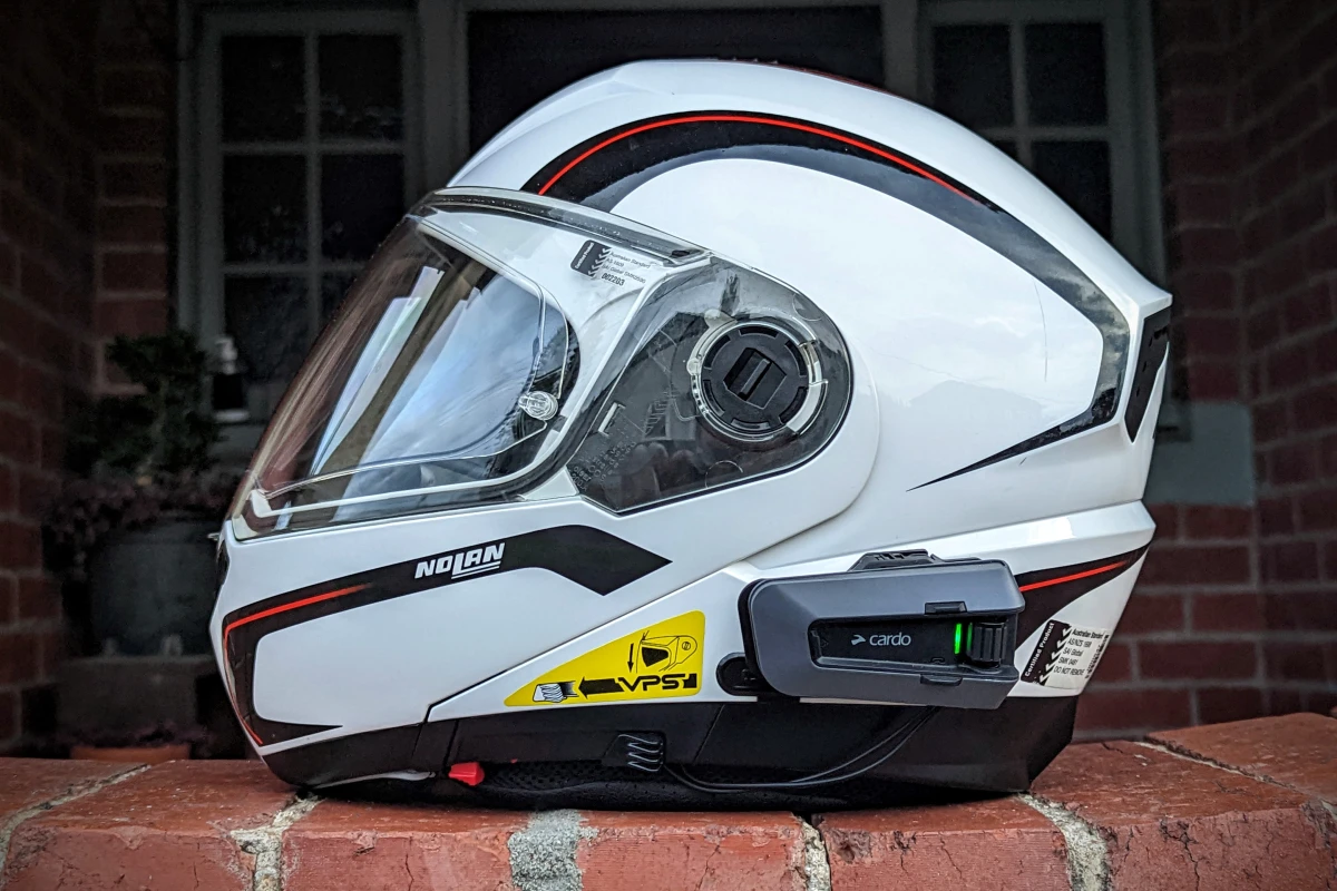 cardo communication systems with nolan helmets Packtalk Shoei Adaptor music streaming The Cardo Packtalk Pro fits