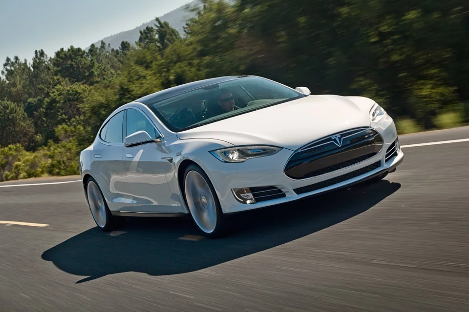 The 85 kWh Model S sedan gets 265 miles (426 km/h) in the EPA 5-cycle driving test