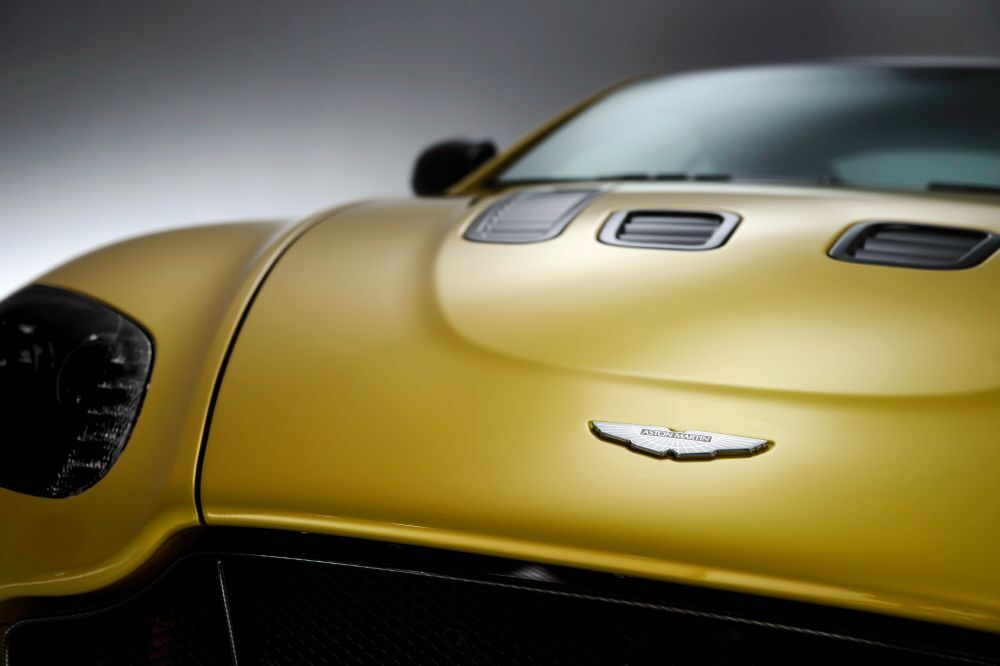 New front grille improves air intake and air velocity while the transmission block and exhaust muffler were shaped to provide maximum downforce