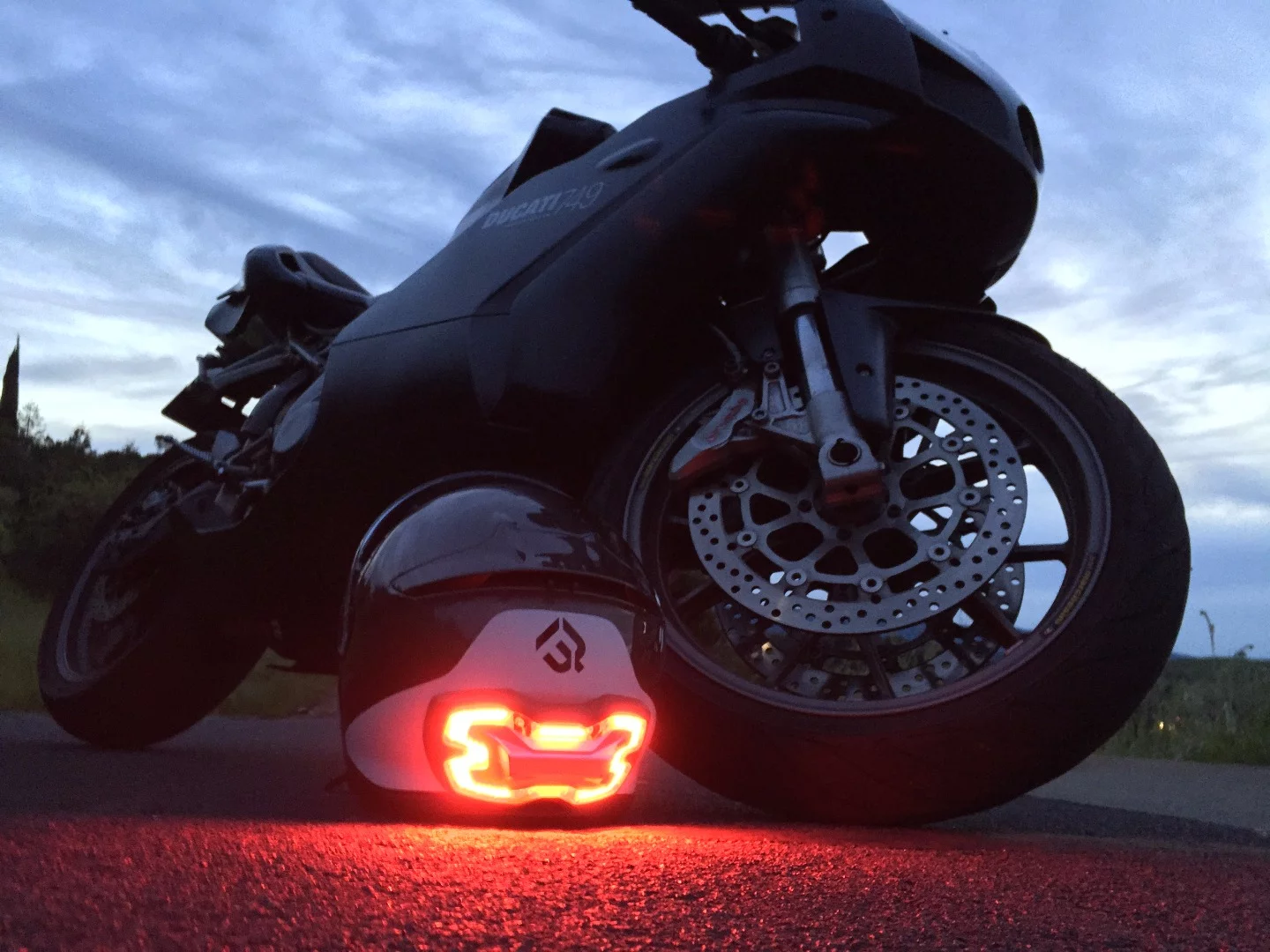 According to Brake Free, its smart light is bright enough to be perfectly visible even in daylight