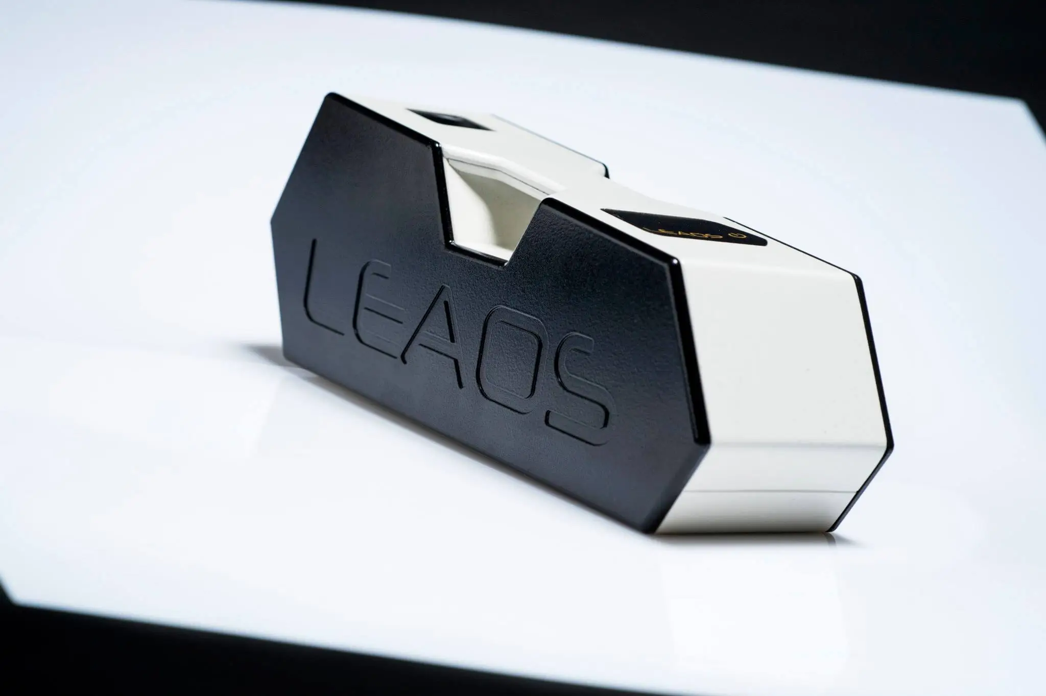 A 2.5 hour fast charge of the 11.6 Ah removable Li-ion battery developed by BMZ is reported good for up to 110 km