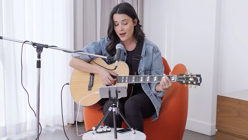 The Go:Mixer digitally transfers audio straight to a smartphone video recording in real time