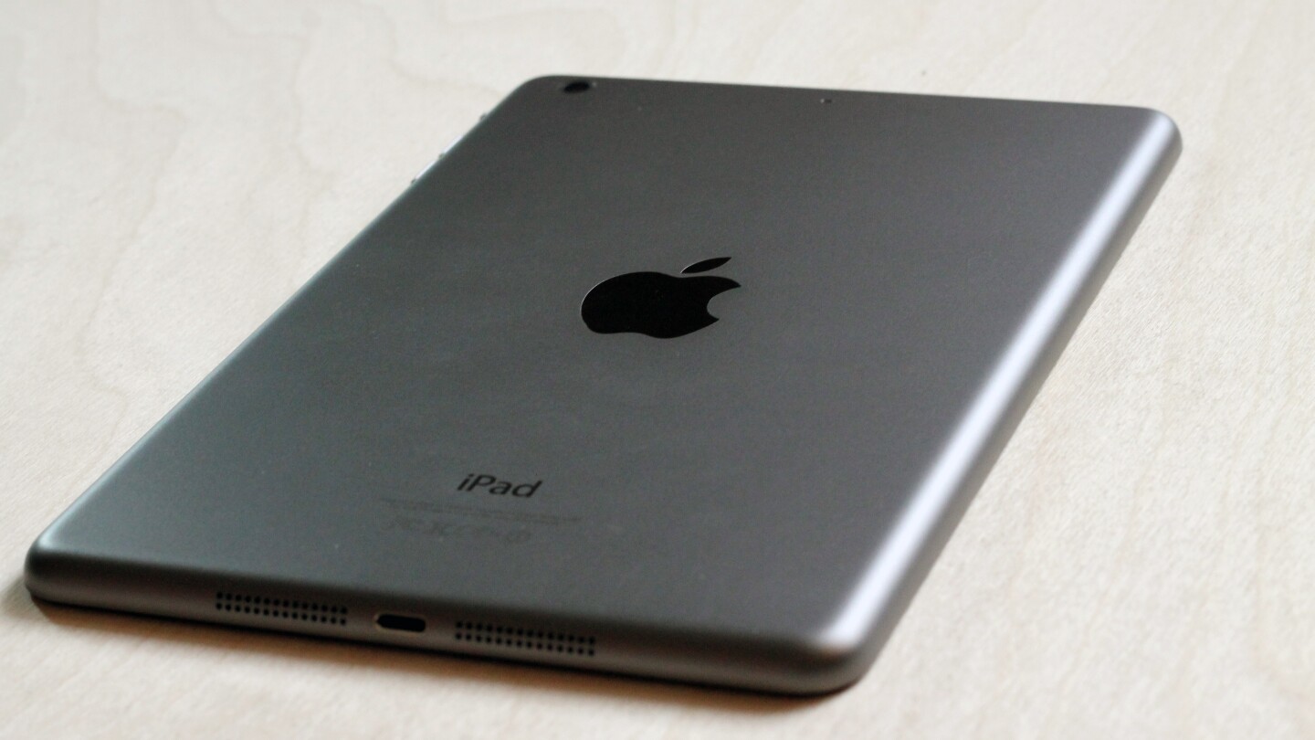 Same aluminum finish, though the dark color option is now "space gray & black" instead of "black & slate"