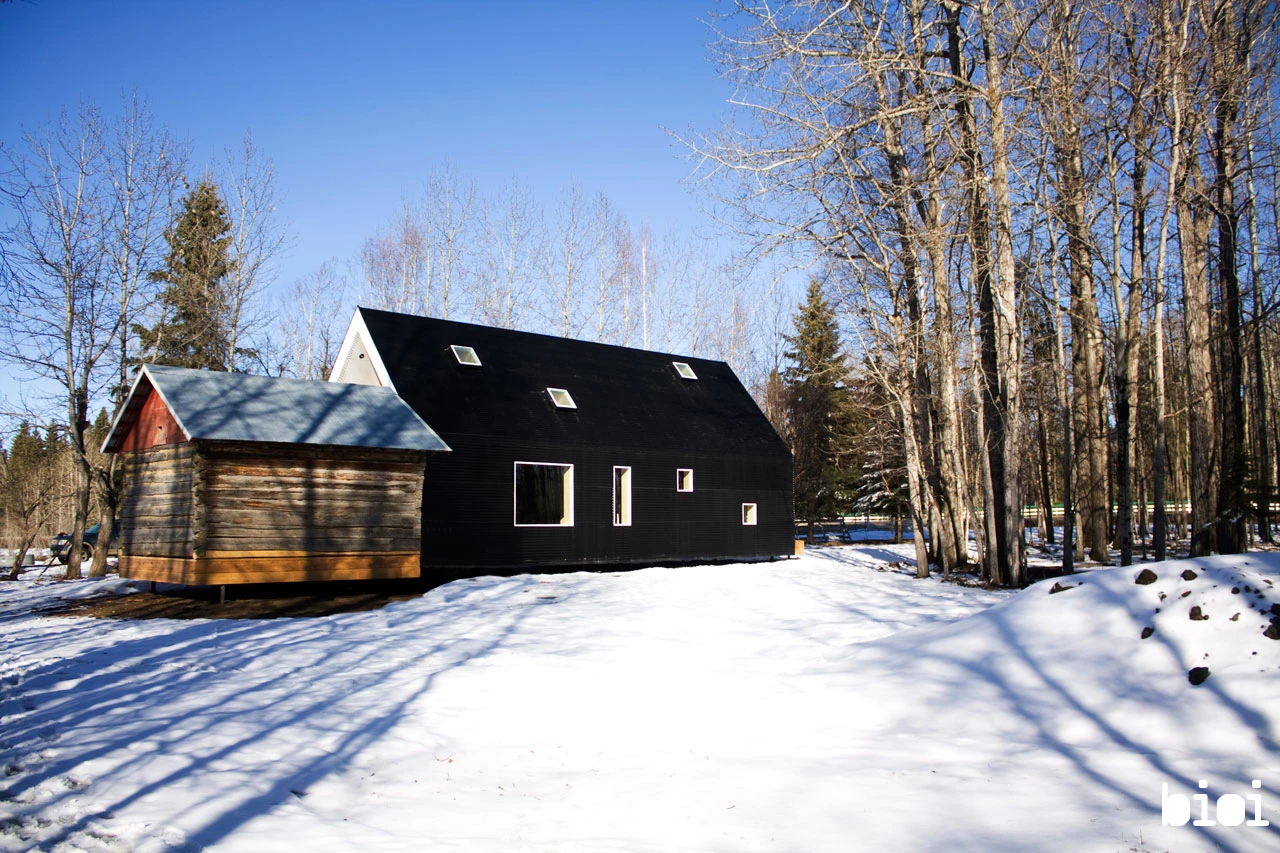 The exterior of the building is protected by black corrugated steel sheets (Photo by: Alison Anderson)