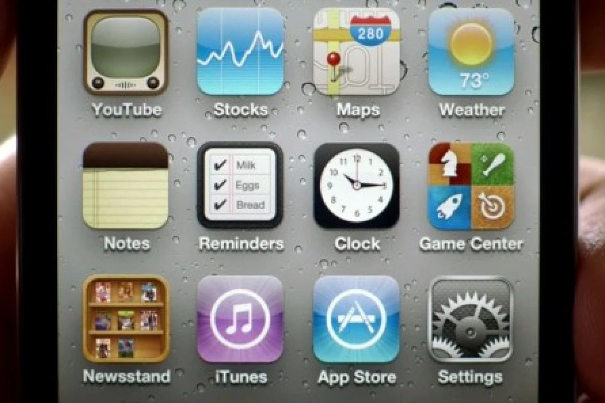 iPhone and iPod users have reported a variety of problems when trying to upgrade to iOS5 (Photo: Apple)