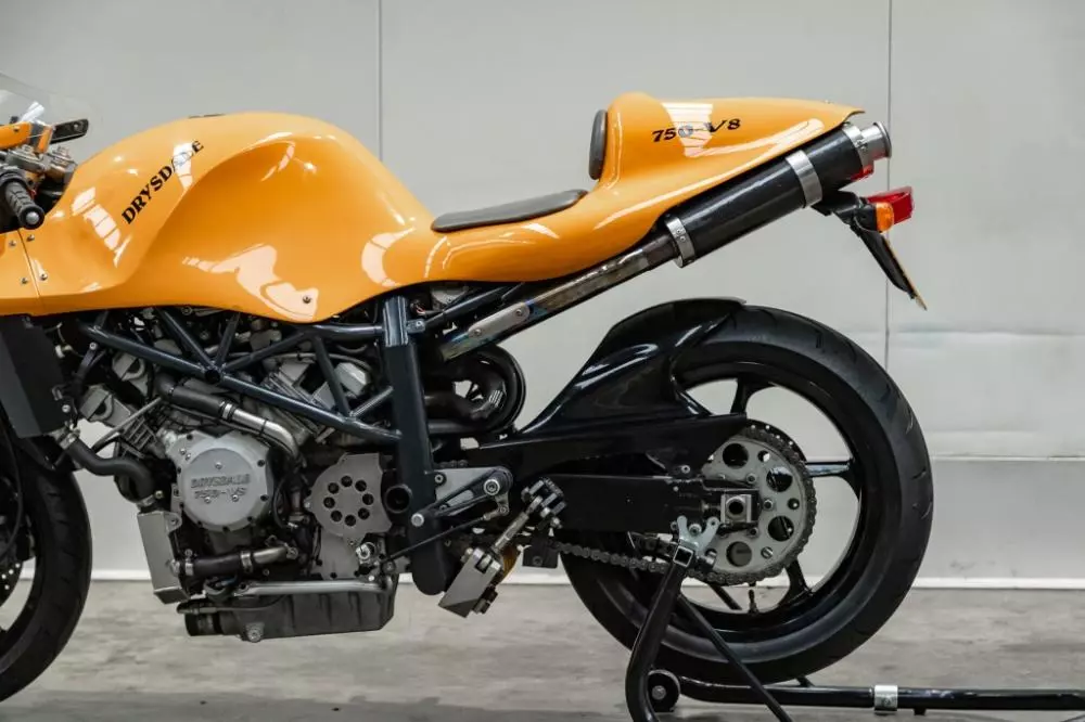 The engine produces 120 horsepower at 16,000 rpm, revving to over 17,000 rpm