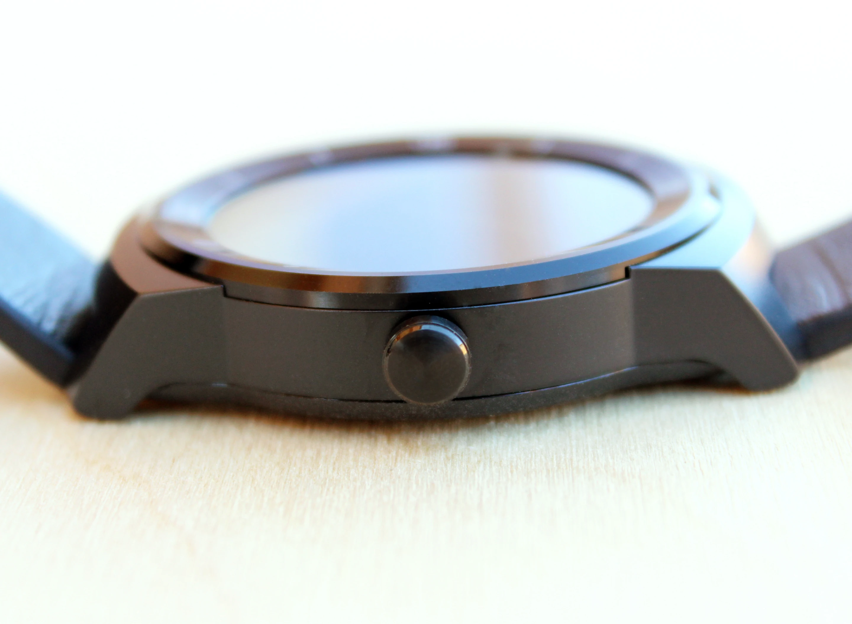 The G Watch R is one of the thinner smartwatches around, at 9.7 mm (0.38-in) thick (Photo: Will Shanklin/Gizmag.com)