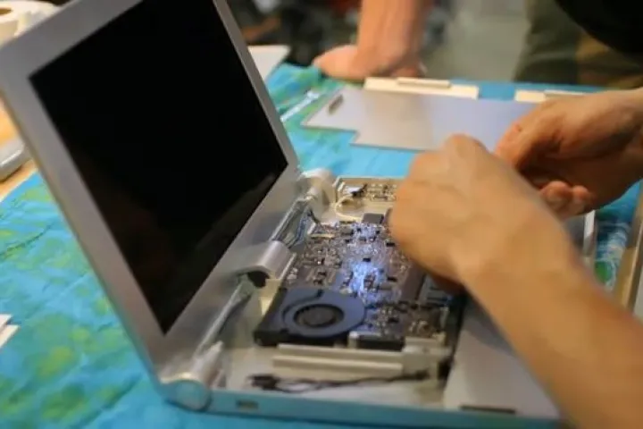 Stanford's simple-to-disassemble Bloom laptop concept is designed for easy recycling