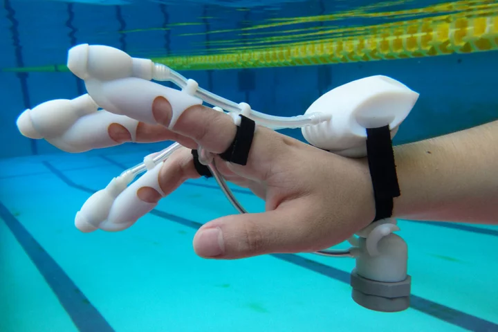 The IrukaTact glove lets you feel what's hidden underwater