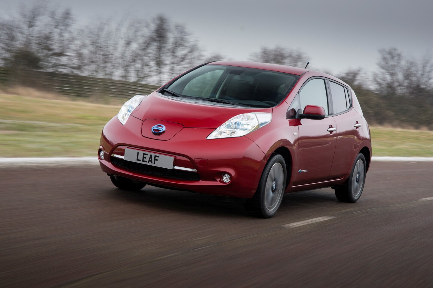 Driving range increases 15 percent, from 109 miles (175 km) to 124 miles (200 km) on a single charge