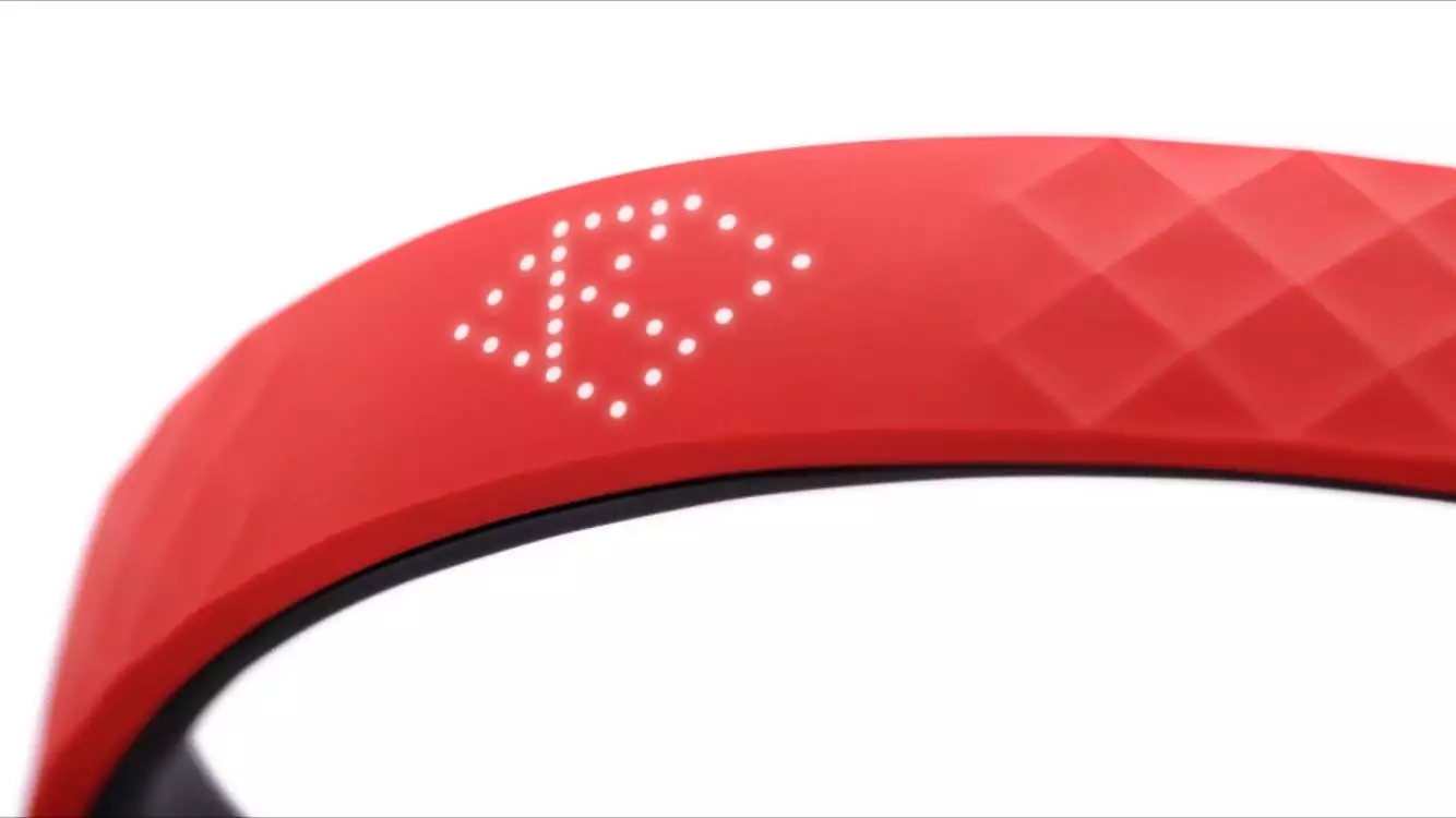 The LED display can be used to display contact information if your dog goes missing