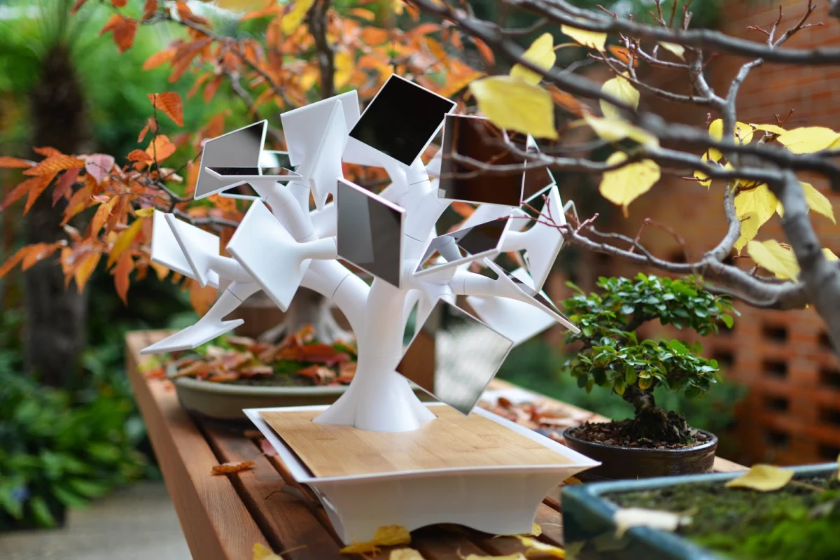 The electree+ harvests solar energy through 27 amorphous-silicon square solar panels