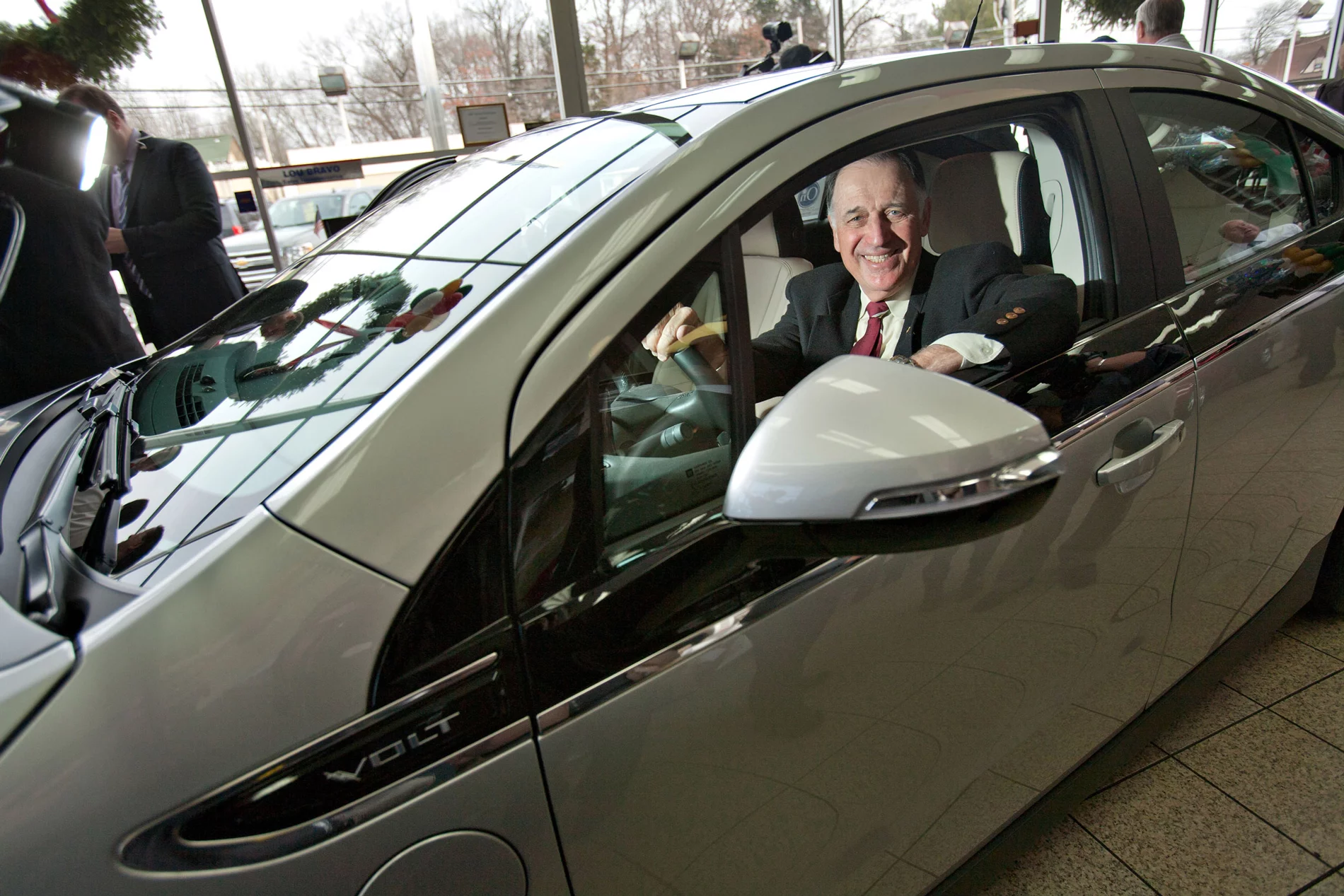 Jeffrey Kaffee is the first customer in the U.S. to take delivery of a Chevrolet Volt (Image: Emile Wamsteker for Chevrolet)