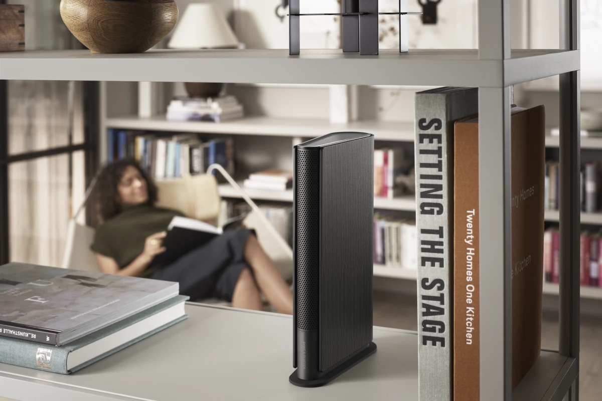 A room-filling bookshelf speaker inspired by the compact form factor of a book