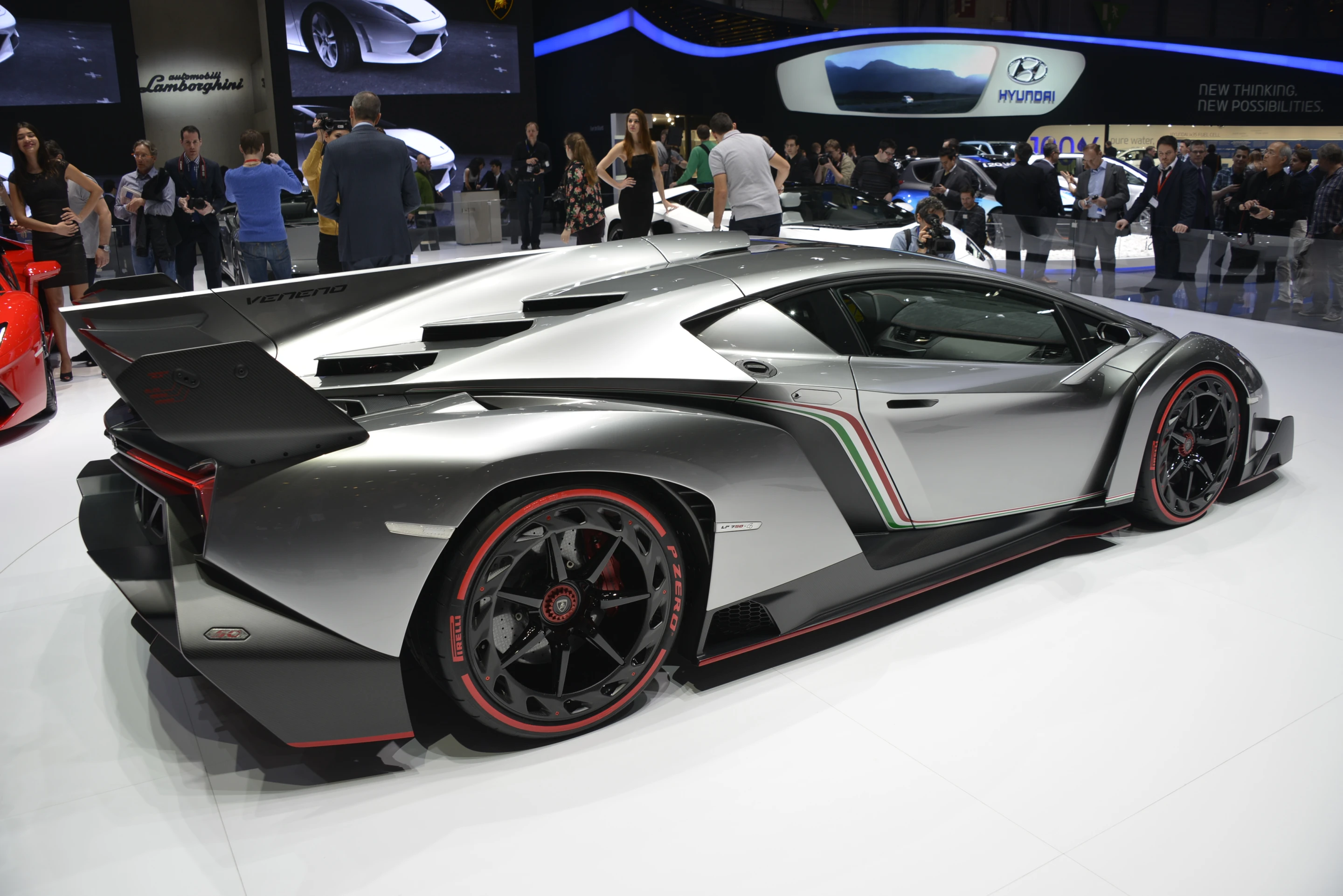 Lamborghini introduces the Veneno