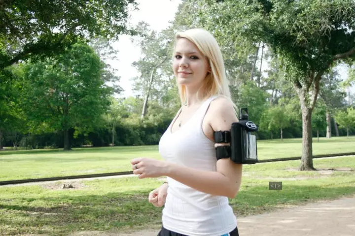 The Kenmark Armband Water Bottle stores everything you need in one package