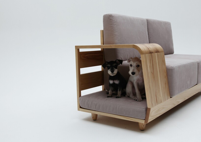 On one side of the sofa, the large ash wood armrest also doubles as a cozy dog house
