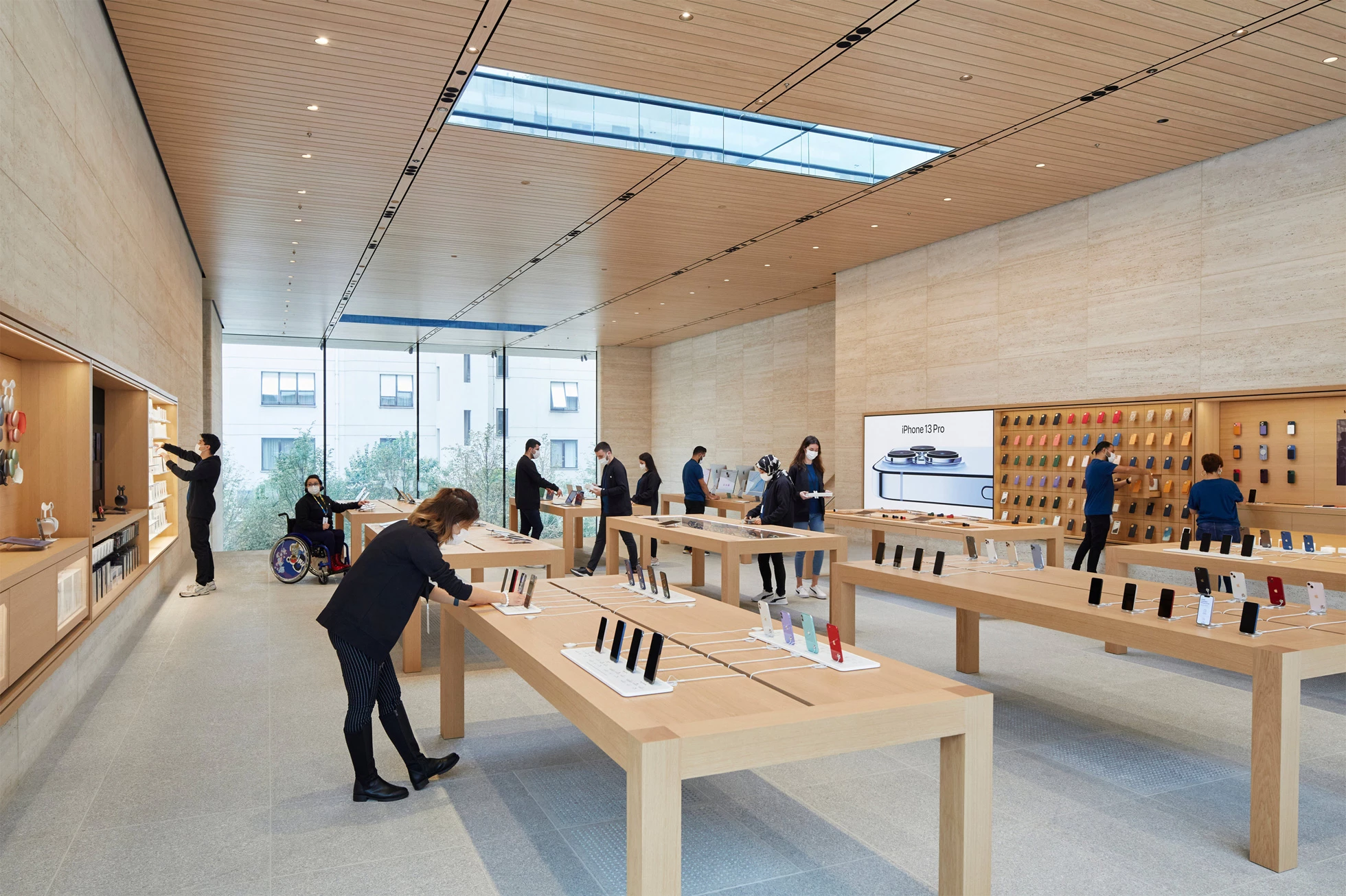 Apple Bağdat Caddesi's upper floor features product displays and is illuminated by both the partially glazed facade and two skylights integrated into the roof