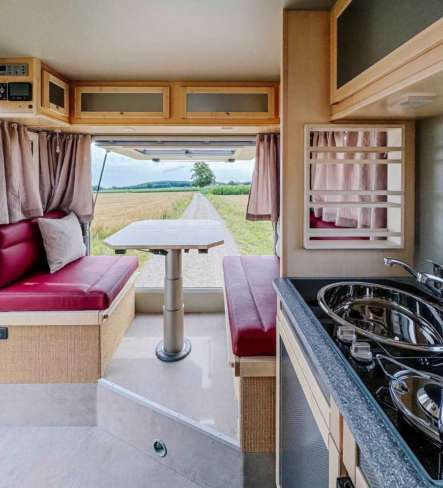 There we go – Bimobil kicks the rear hatch open for lunch with a side of fresh wilderness air