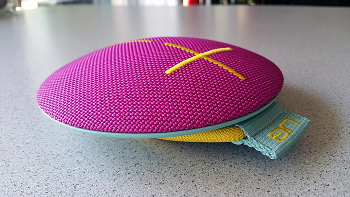 Gizmag reviews the latest Ultimate Ears Roll waterproof Bluetooth speaker