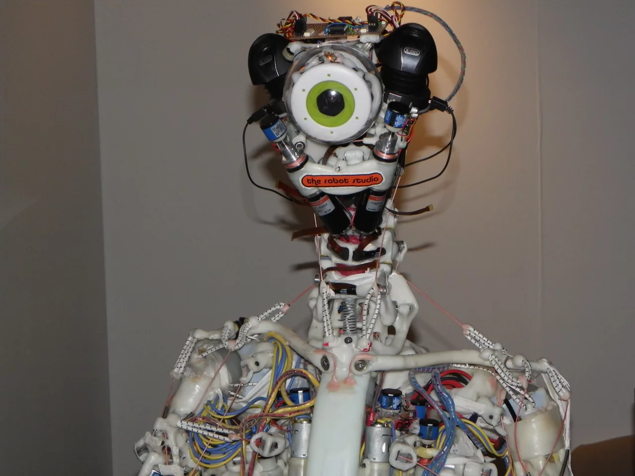 Eccerobot's components recreate human anatomy in impressive working detail (Photo: Gizmag)