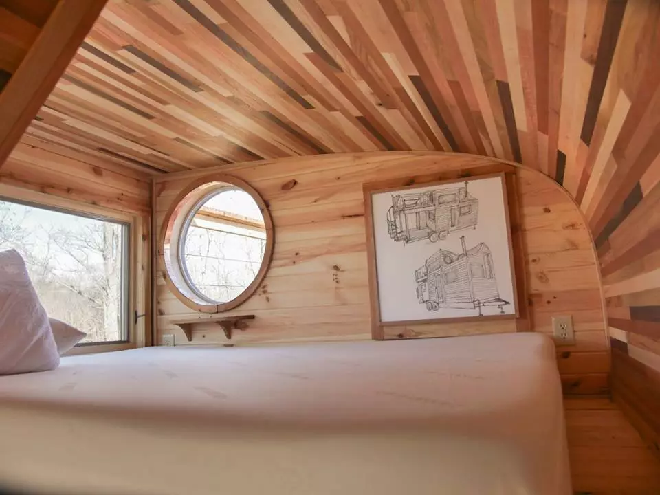 The Honey on the Rock's bedroom includes porthole windows
