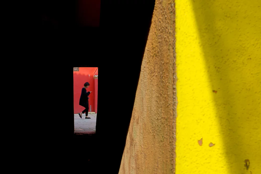 Winner of 2nd place in the Amateur Street Photography category: Damian Rubiales - Color Walk. The island of Burano is an explosion of color
