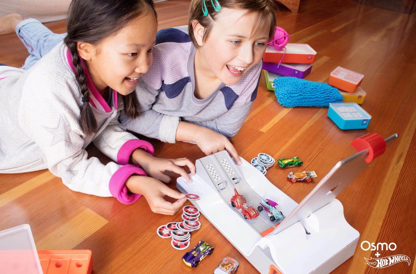 In Hot Wheels MindRacer, two players can race against each other or cooperate to complete challenges