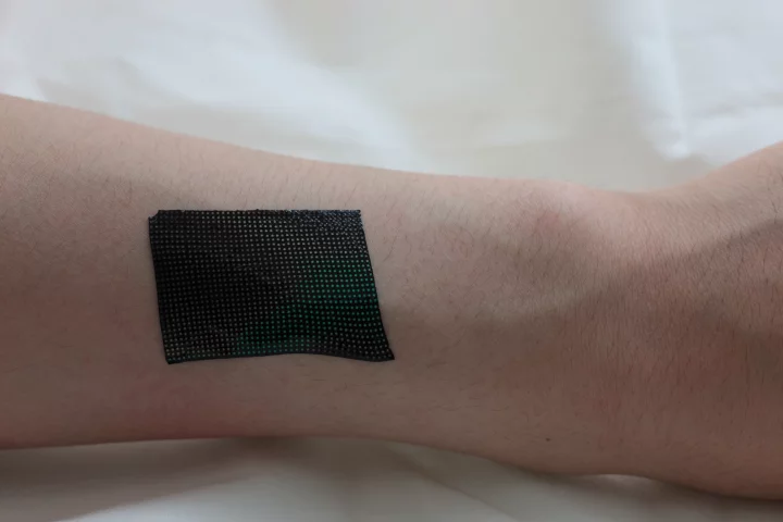 The skin-like patch changes color as it detects changes in temperature of the skin's surface